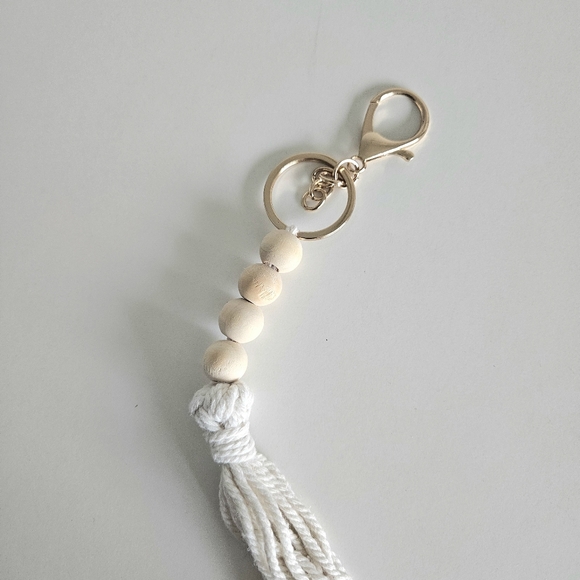 NEW Macrame Boho Beige Gold Keychain 9" for Keys Purse Backpack - Picture 2 of 5